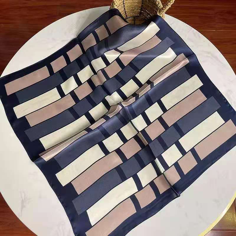 Chinese 100% Silk Square Painting Scarf for Natural Hair